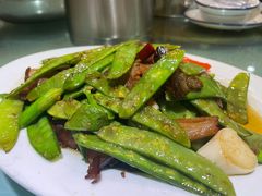 荷兰豆炒腊肉-川人川菜馆·小龙虾·鲜虾现做(黄山路店)