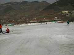 -济南卧虎山滑雪场