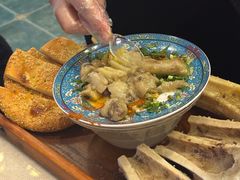 牛骨髓配烤馕-乡村馕坑肉·烧烤·新疆菜·本地人更爱吃(阿勒泰首店)