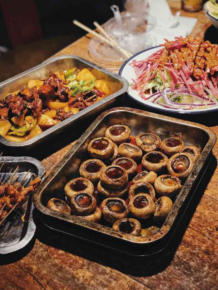 小炉匠61青岛小烤肉(台柳路店)-"靠近台柳路开平路车站,原来的老