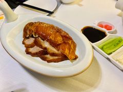 玻璃皮润烧乳鸽-北京厨房(西安SKP店)