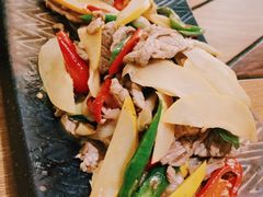 酸木瓜炒牛肉-紫滇源云南生态菜(丹凤街店)
