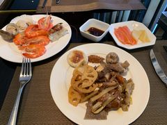 -大中华希尔顿酒店-念自助餐·嗨啤·小龙虾