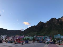 -百里峡七彩艺术小镇