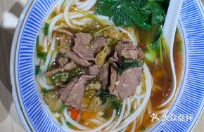 Screw Pepper Stir-Fried Pork with Rice Noodles