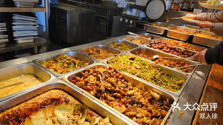 看看大连18块钱的自助盒饭