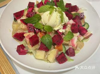 今天逛街来到了珠江路，进了这家小食肆辣椒炒肉