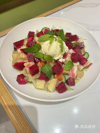 今天逛街来到了珠江路，进了这家小食肆辣椒炒肉