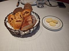 餐前包-Wolfgang’s Steakhouse 沃夫冈牛排馆(上海白玉兰广场店)