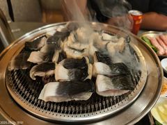 -围炉肉舍•炭烤活鳗•丹东海鲜烤肉(步行街店)