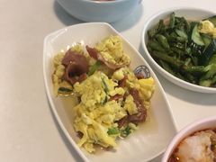 -同济大学本部学苑饮食广场