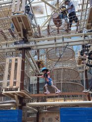 -PIPIKINGDOM皮皮王国欢乐号(欢乐海岸购物中心店)