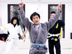 -菠萝格斗巴西柔术训练馆