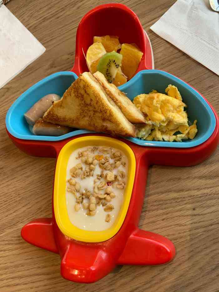 打分 50 /人 必胜客26元早餐,儿童飞机餐,成人吃也刚刚好哦,就是其他