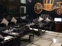 -白玉兰广场停车场