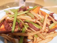 茶树菇炒牛柳-林辉家宴·本地家常菜·头牌清远鸡(先锋店)