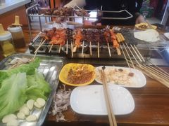 -哈尔滨小酒馆·鲜肉现穿自助烧烤(康新花园店)