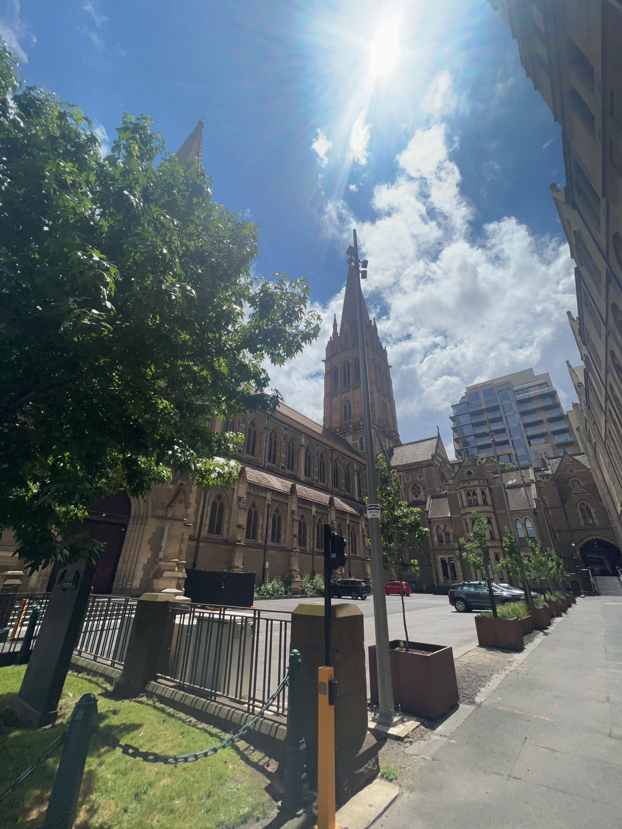 墨尔本市中心著名地标建筑,在弗林德斯街火车站斜对面