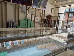 -顶东面包花园·生日蛋糕(世博店)