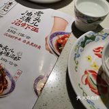 上周在虹口老头儿油爆虾前有23桌果断放弃今到店1点没排队油爆虾卖完了点了个沼虾王实物很大VS基围虾像吃大只小龙虾吃好祖宗一定要坐这个火车我走都比他开得快可算哄回家了这周第一周幼儿园生活结束我感觉他是去聊天的吃饭深受老师表扬吃货本色不改继续加油