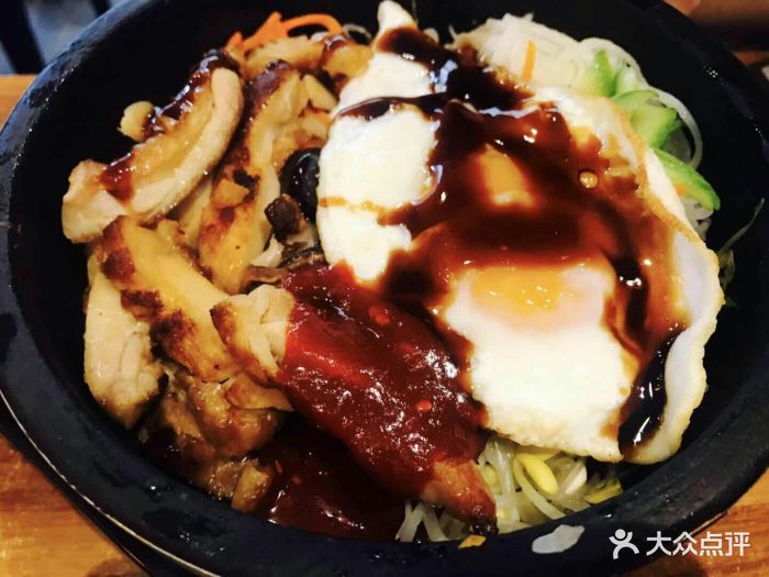 鸡扒石锅拌饭