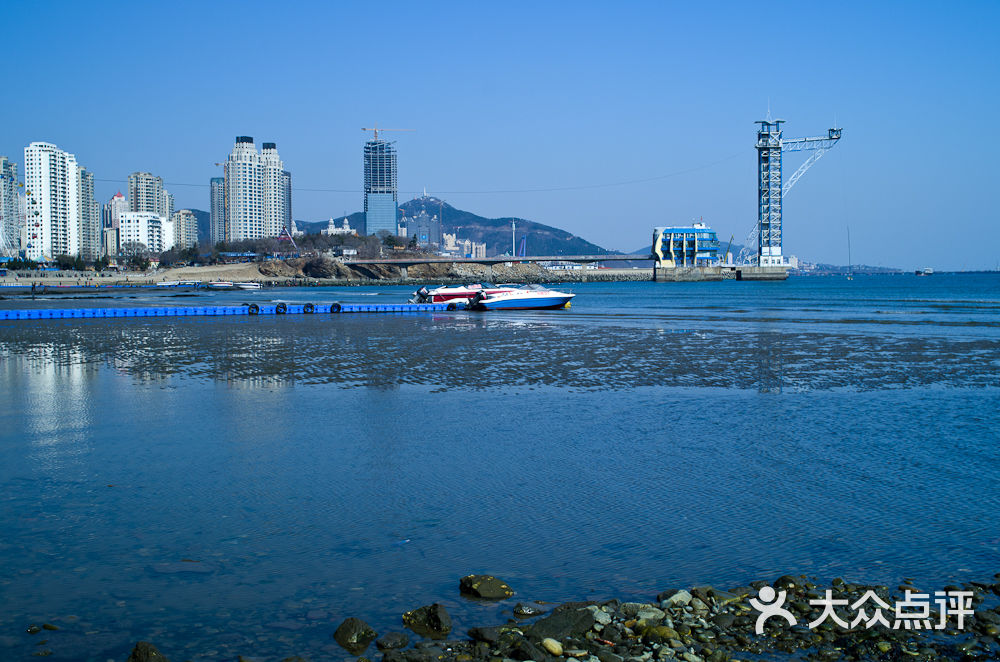 旅游都有什么好玩的地方答:大连的广场很有特点,一定要去星海湾广场