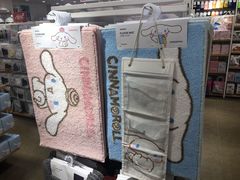 -名创优品(北京新中关购物中心地铁层店)