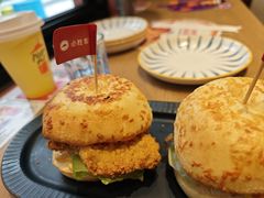 -必胜客(上海华谊新所店)