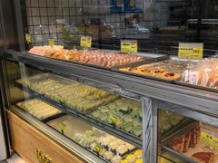 面包甜点陈列柜-鲍师傅糕点(江苏路店)