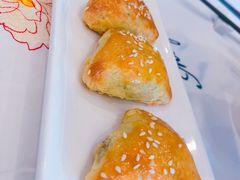 蜜汁怀旧叉烧酥-名苑皇宫酒家(来魅力壁画村店)