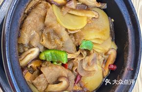Braised Beef and Chicken in Abalone Sauce
