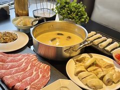 -鲜入唯煮·港式海鲜牛肉火锅(金宝街店)
