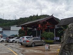-腾冲洞山温泉村