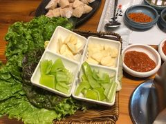 -草家酱蟹炭火烤肉店(珲春南路一店)