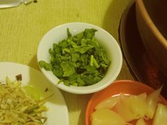 -洞庭洲·防空洞火锅·烧烤·铜锅涮肉(新百广场店)