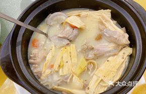 Pepper Pork Tripe and Pig Intestine Stew with Spare Ribs and Tofu Skin