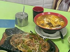 铁板黑椒牛柳炒面-胜利茶餐室