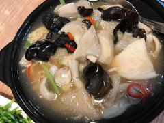 腐膜杂菌煲-裕记烧腊连锁餐饮(外马分店)