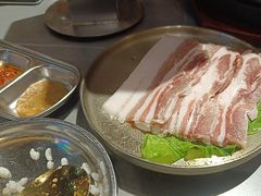 -围炉肉舍•炭烤活鳗•丹东海鲜烤肉(步行街店)