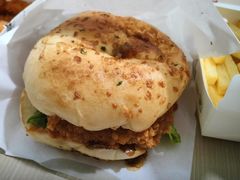 -必胜客(航洋国际店)