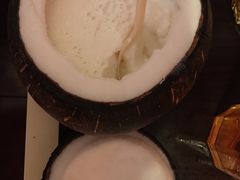 -志龙皇冠吃货椰子铺