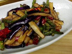 -阿瓦山寨·湘菜现炒·剁椒鱼头王(咸阳总店)