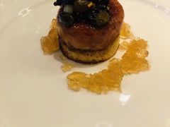 香煎鹅肝配黑橄榄，荔枝酱和吐司-Jean Georges