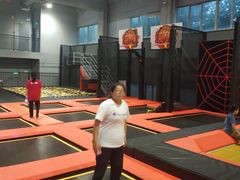 -嗨翻Hi-Fun竞技主题乐园·蹦床亲子生日轰趴(国光1937店)