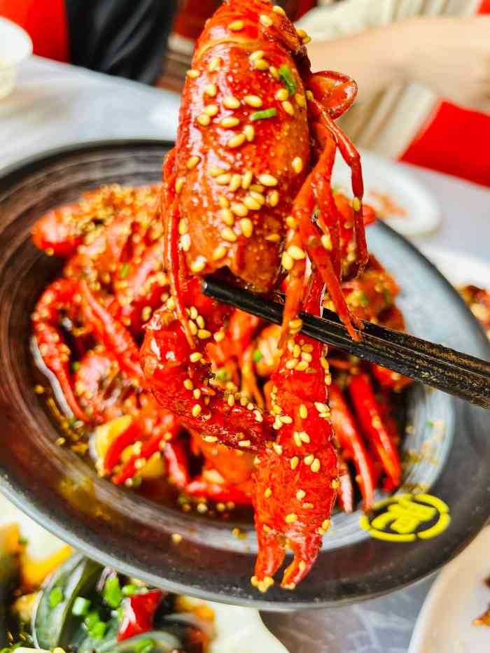 肥肥虾庄·金牌油焖大虾(南湖大道财大二店)-"在财大旁边,两人餐份量