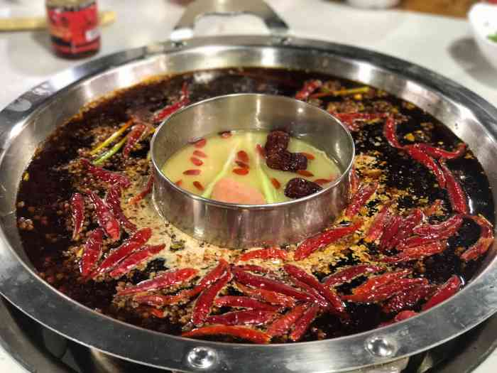 巷子口老火锅-"看了**大哥大的分享来的,鹅肠的确很新鲜.