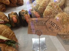 墨鱼汁肠仔面包-PAPER STONE BAKERY(天汇广场店)