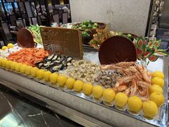 -广州万富希尔顿酒店·感趣自助餐厅·金秋蟹宴生蚝海鲜刺身