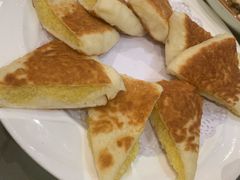 黄米烙-小船渔村•大连菜•大连焖鱼(明泽街店)