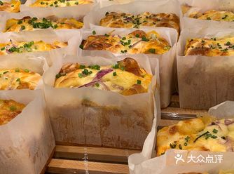 这家面包店真的看着太有食欲了